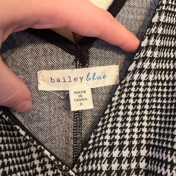 Patterned Dress - Picture 3 of 4